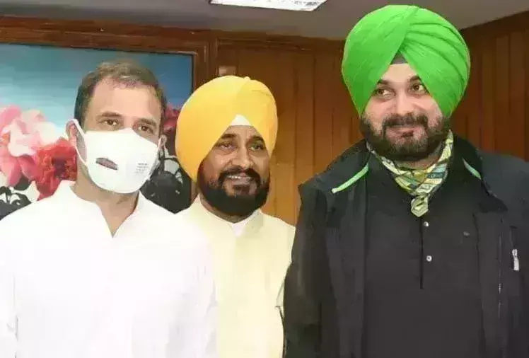 पंजाब में डूबा कांग्रेस का जहाज, नवजोत सिंह सिद्धु ने दिया अपने पद से इस्तीफा