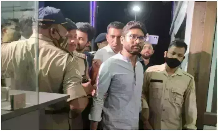 गुजरात के MLA जिग्नेश मेवाणी को असम पुलिस ने किया गिरफ्तार, आपत्तिजनक ट्वीट को लेकर हुई कार्रवाई बौखलाई कांग्रेस