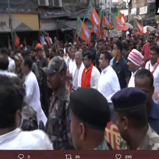 बंगाल में चुनाव बाद हिंसा और लोकतंत्र स्थापना की मांग पर सड़क पर उतरी BJP, कोलकाता में निकाला जुलूस