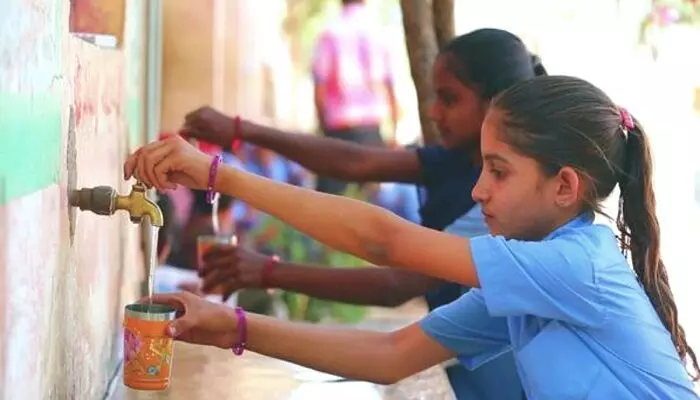 बच्चों को स्कूलों में शुद्ध पेयजल उपलब्ध कराएगी योगी सरकार, ऑपरेशन कायाकल्प की सफलता के बाद योगी सरकार की नई मुहिम
