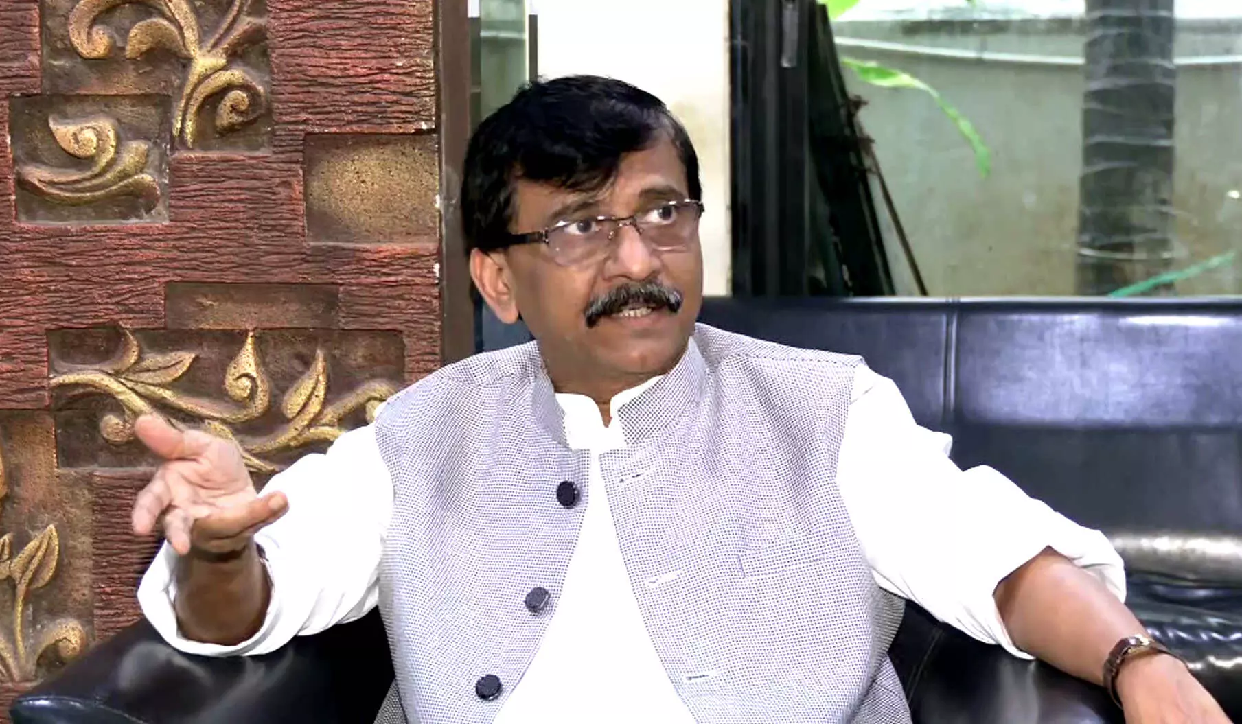संजय राउत का बड़ा बयान, कहा- शिंदे गुट को स्वतंत्र पार्टी बनानी चाहिए, शिवसेना के नाम पर वोट नहीं मांगना चाहिए