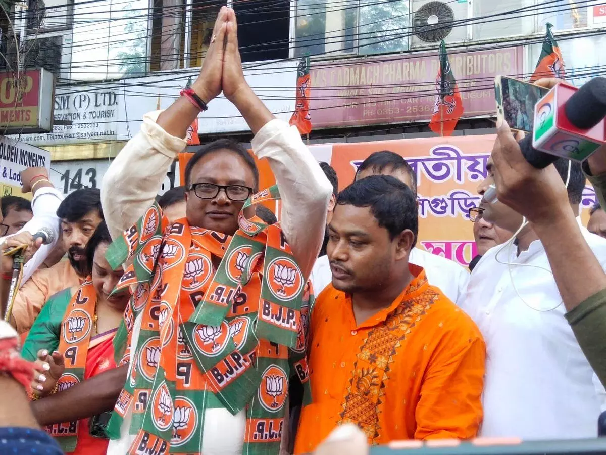 CM ममता बनर्जी को बड़ा झटका, बंगाल में 1500 TMC कार्यकर्ता और नेता BJP में हुए शामिल