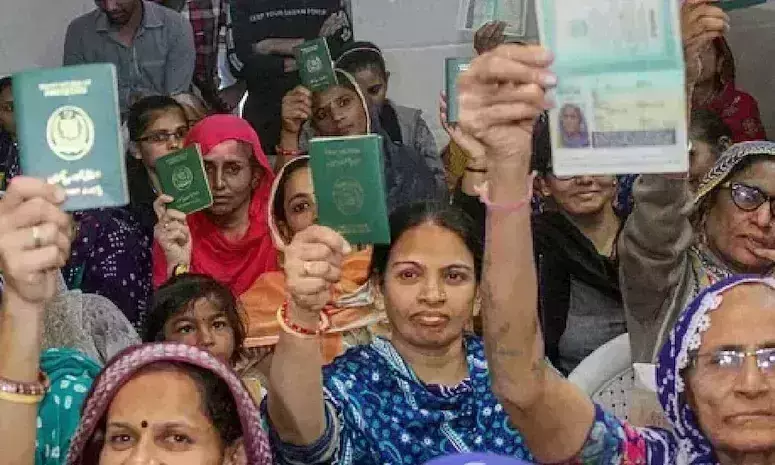 गुजरात में चुनाव से पहले मोदी सरकार का बड़ा मास्टरस्ट्रोक, पाक समेत 3 देशों से आए अल्पसंख्यकों को मिलेगी नागरिकता