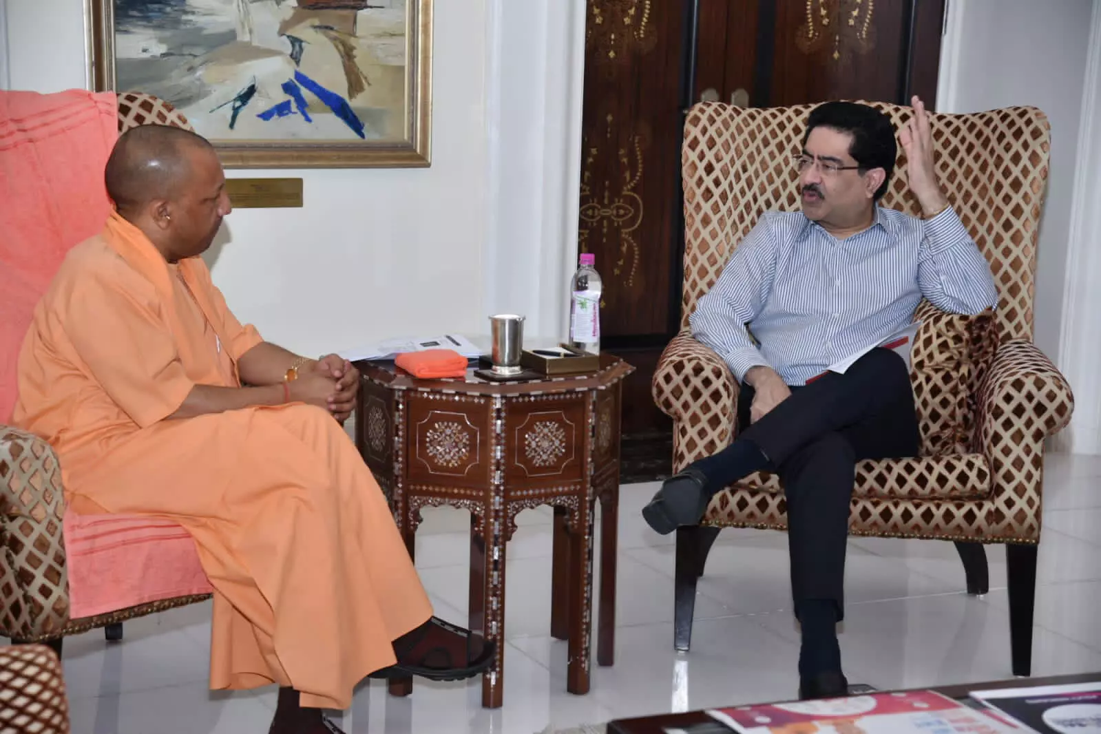 सीएम योगी ने कुमार मंगलम बिरला से की मुलाकात,मंगलम बिरला ने नोएडा में कन्वेंशन सेंटर की स्थापना के लिए सरकार से मांगा सहयोग