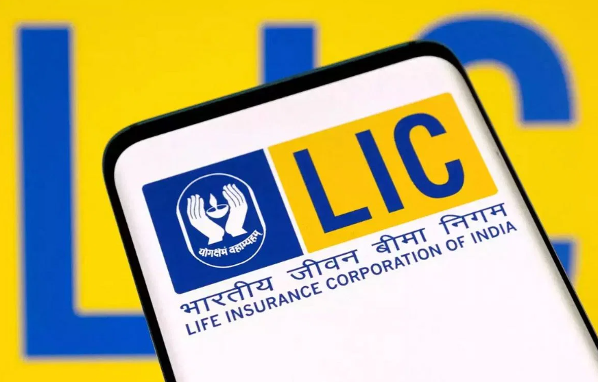 LIC ने अडानी ग्रुप में निवेश को लेकर दी बड़ी जानकारी, मुनाफे में है बीमा कंपनी, विपक्षियों ने LIC के डूबने का फैलाया भ्रम
