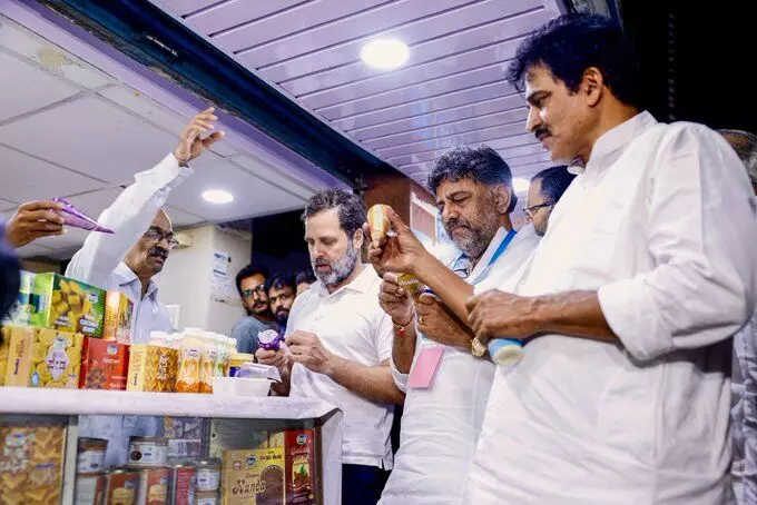कर्नाटक चुनाव: राहुल गांधी की जनता से अपील कांग्रेस 150 सीटें जीते नहीं तो बीजेपी सरकार गिरा देगी