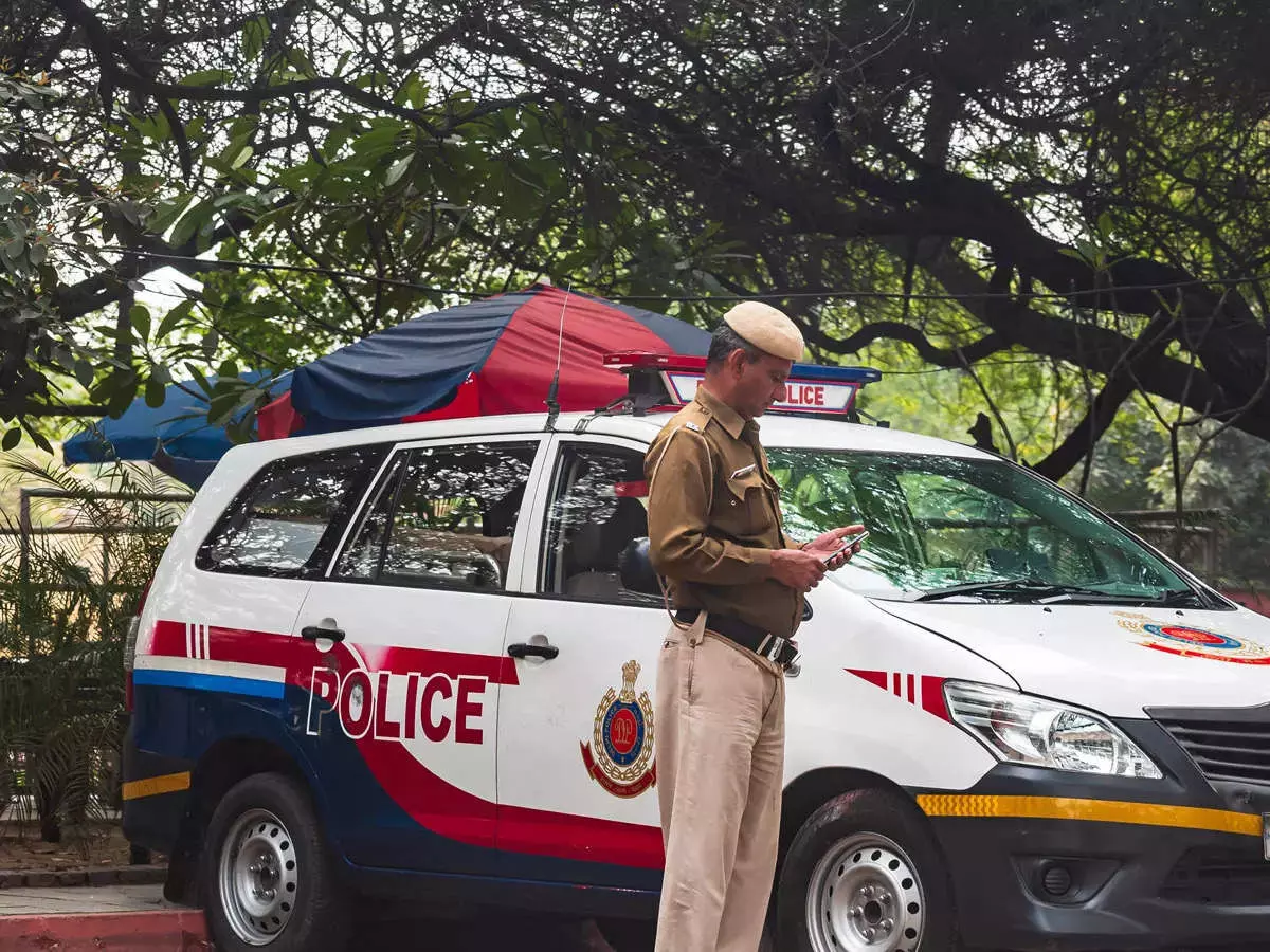 उत्तर-पूर्वी दिल्ली में मंदिर के पास मिला भैंस का कटा सिर, इलाके में   फैला तनाव, पुलिस ने की शांति की अपील