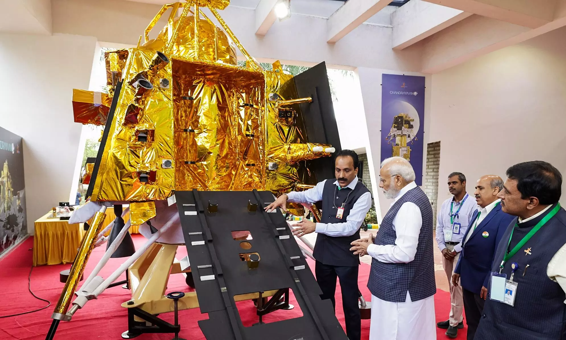 चंद्रयान 3 की सफलता पर PM मोदी ने वैज्ञानिकों को किया सैल्यूट, 23 अगस्त को नेशनल स्पेस डे मनाने की घोषणा